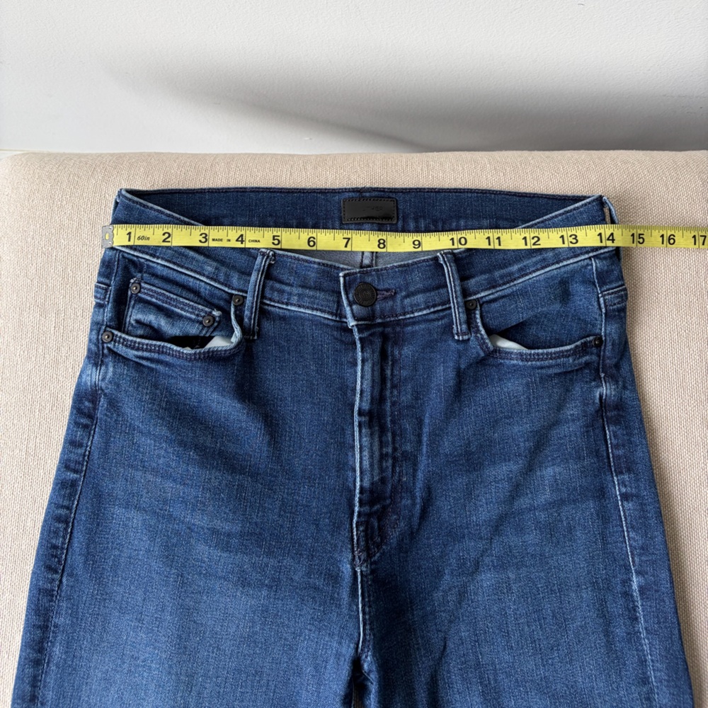 MOTHER The Weekender Fray Stretch Flare Jeans Size 28 - Picture 13 of 13